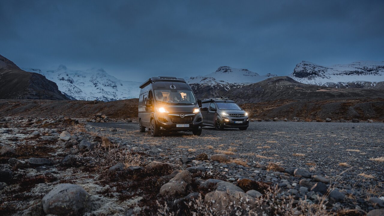 Kompakte Campingbusse unterwegs in Island